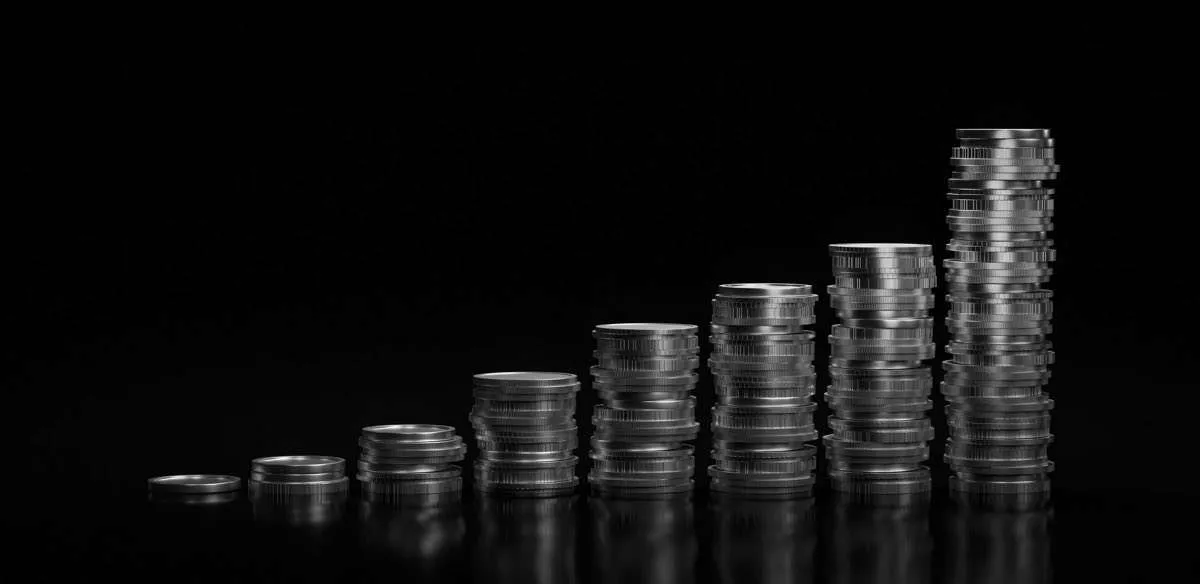 Pila di monete crescenti per rappresentare la crescita economica dell’affiliate marketing